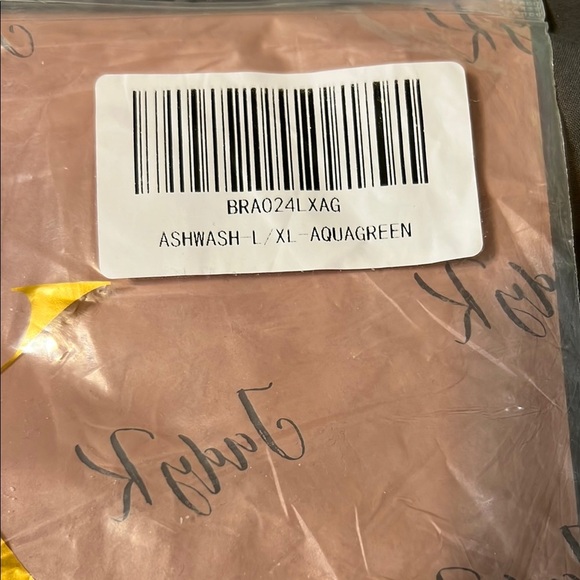 Green Fitted Crop Tank Top - Picture 5 of 7